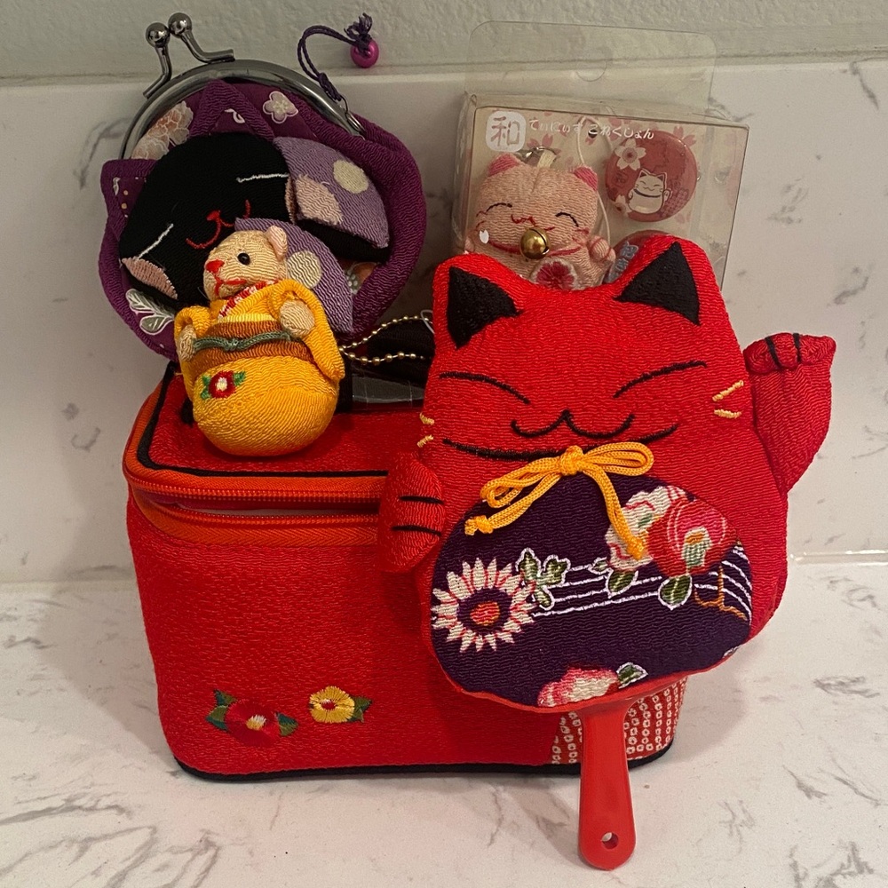 New Maneki Niko Red Japanese Lucky Cat and Coin Purse Set